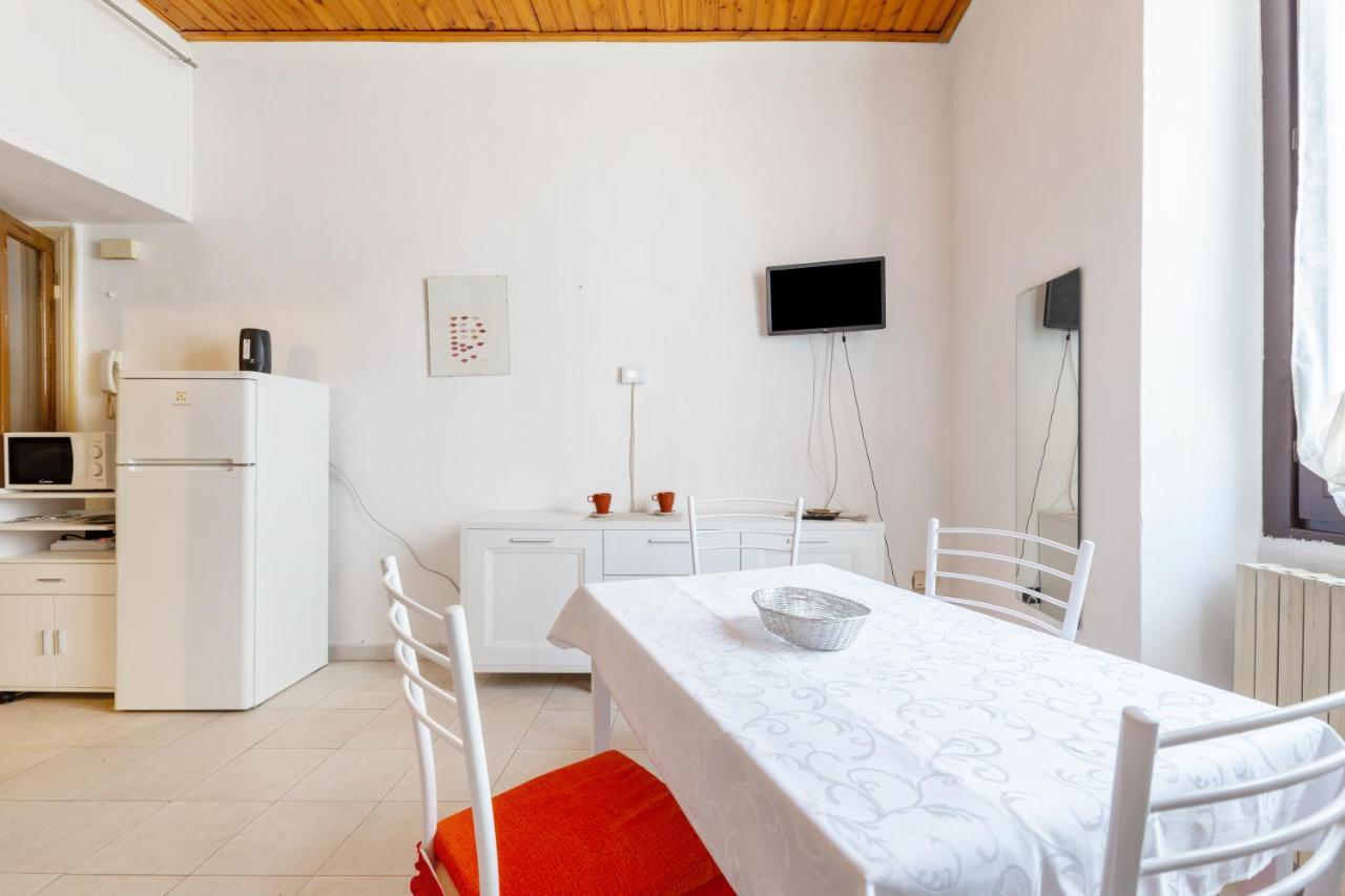 Darsena Navigli - Porta Genova M2 Studio Милано Екстериор снимка